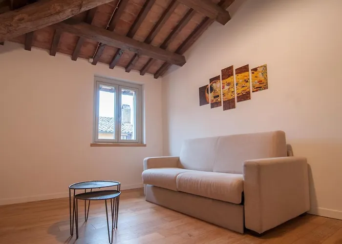 Pensión Umbrian Concierge - La Corte Del Grillo 3*